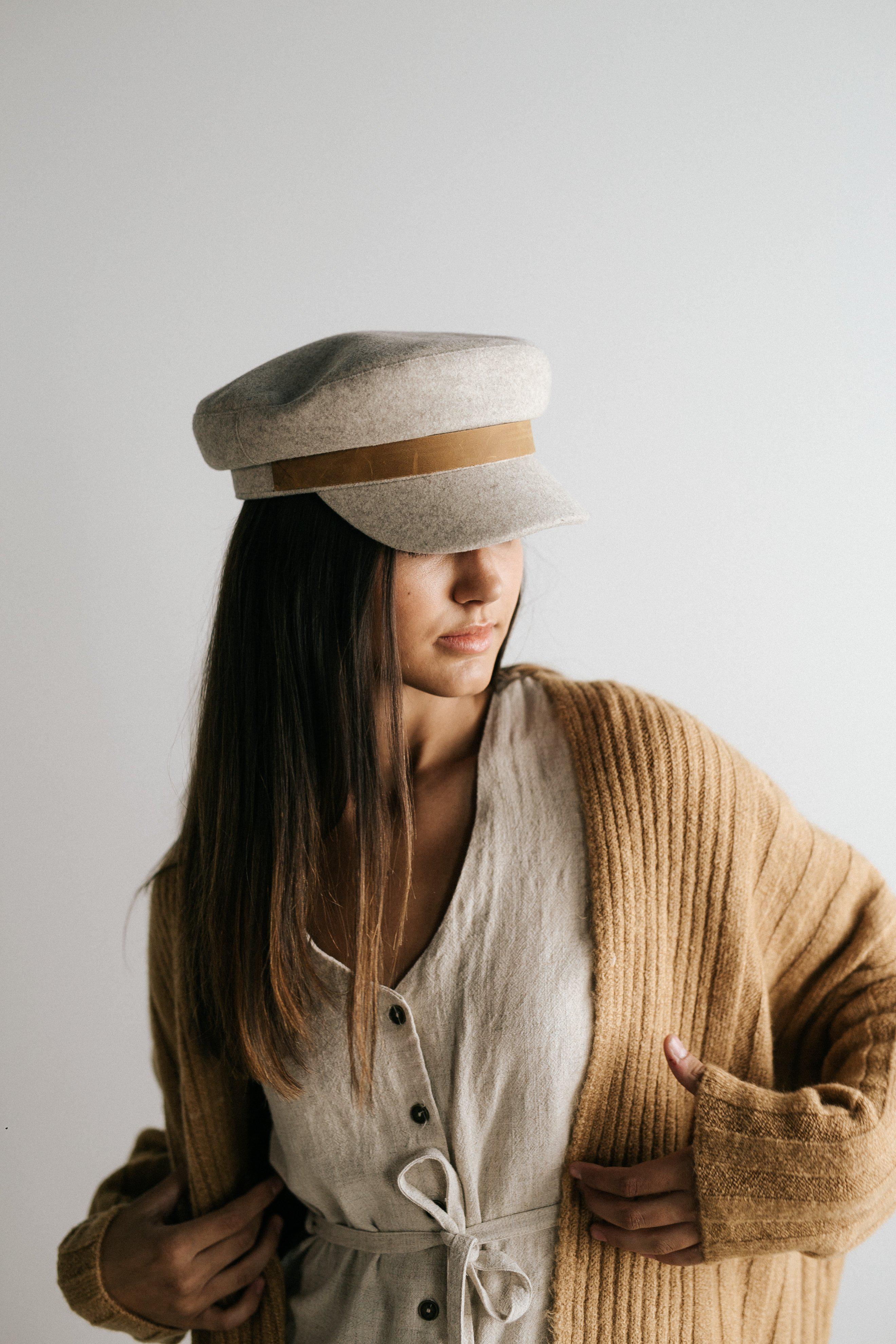 Gigi Pip caps for women - James Felt Cap with Genuine Leather Band - 100% wool cap with polyester lining and an adjustable inner band, with a genuine leather band featuring the Gigi Pip xx stitching above the bill [light grey with camel band]