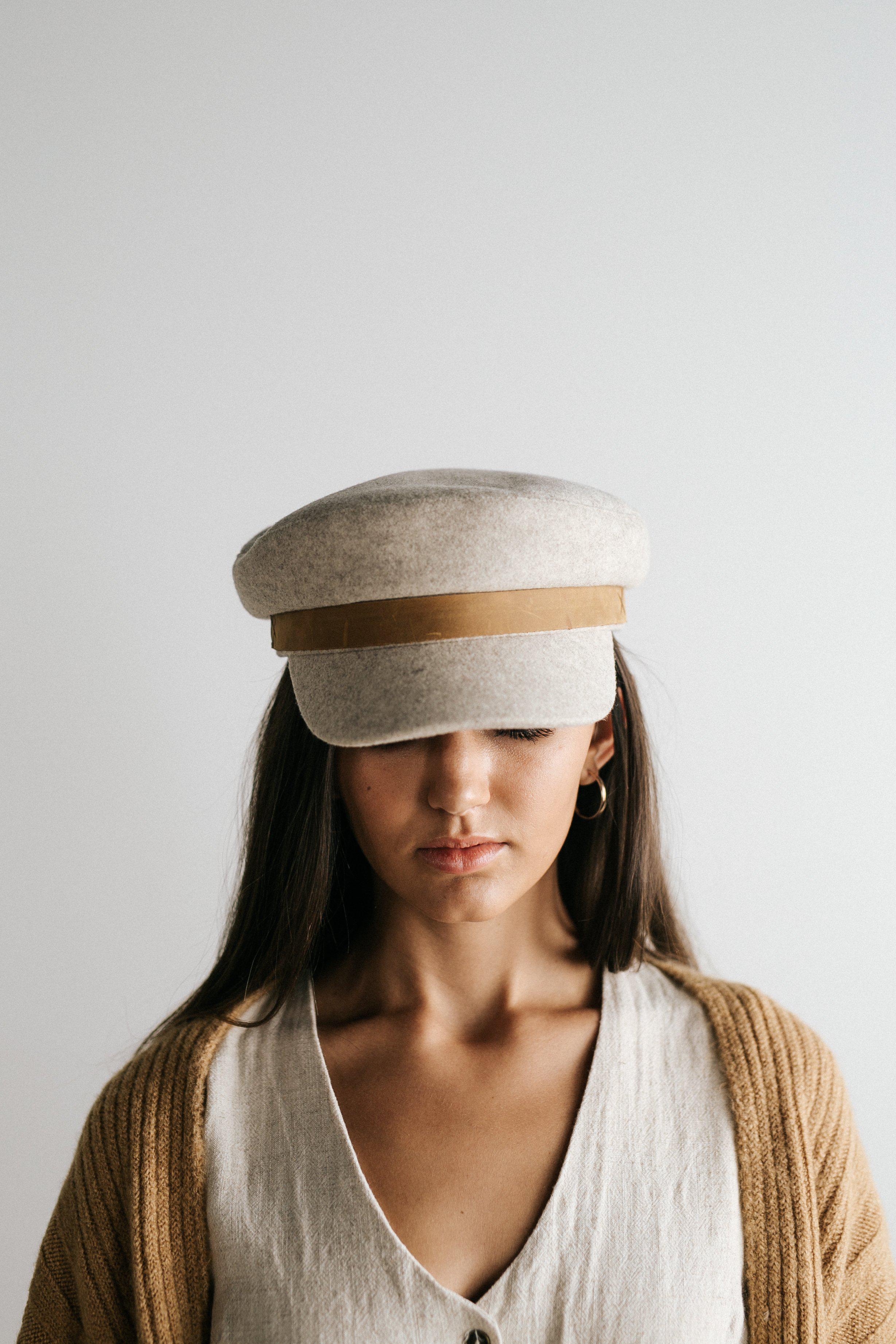 Gigi Pip caps for women - James Felt Cap with Genuine Leather Band - 100% wool cap with polyester lining and an adjustable inner band, with a genuine leather band featuring the Gigi Pip xx stitching above the bill [light grey with camel band]