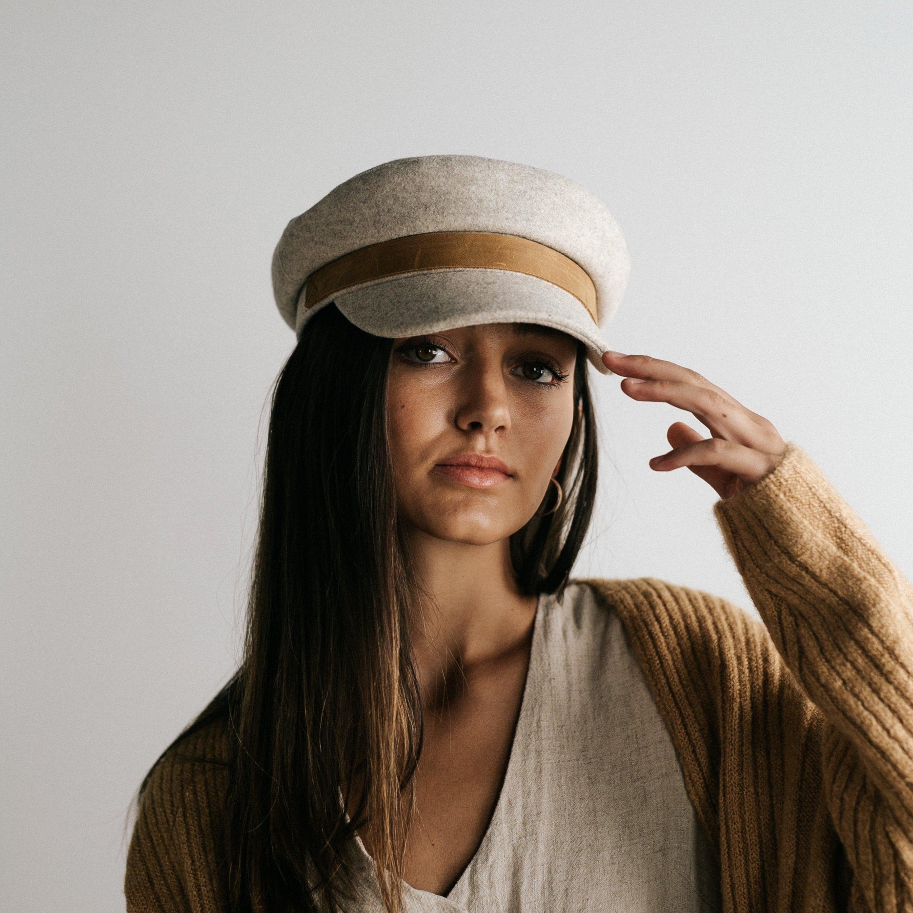 Gigi Pip caps for women - James Felt Cap with Genuine Leather Band - 100% wool cap with polyester lining and an adjustable inner band, with a genuine leather band featuring the Gigi Pip xx stitching above the bill [light grey with camel band]